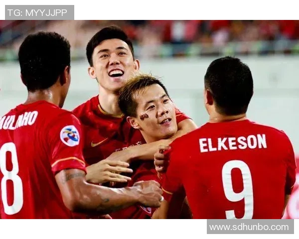 深圳足球队的转型之路:从传统强队到现代化职业俱乐部的蜕变之旅 深圳足球队的转型之路:从传统强队到现代化职业俱乐部的蜕变之旅