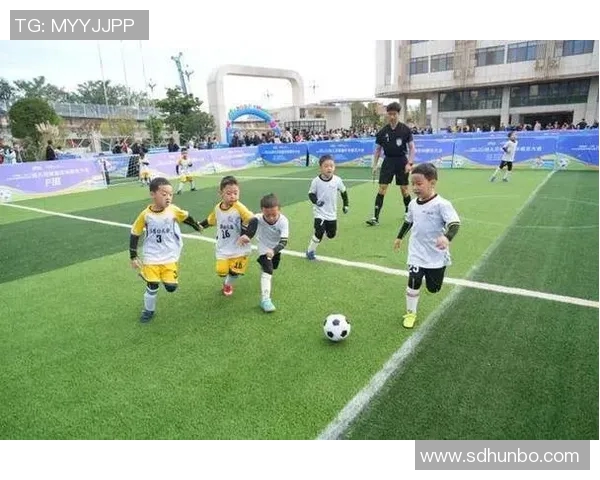 足球明星的小女儿如何在绿茵场上绽放光芒成为小小球迷的偶像 足球明星的小女儿如何在绿茵场上绽放光芒成为小小球迷的偶像